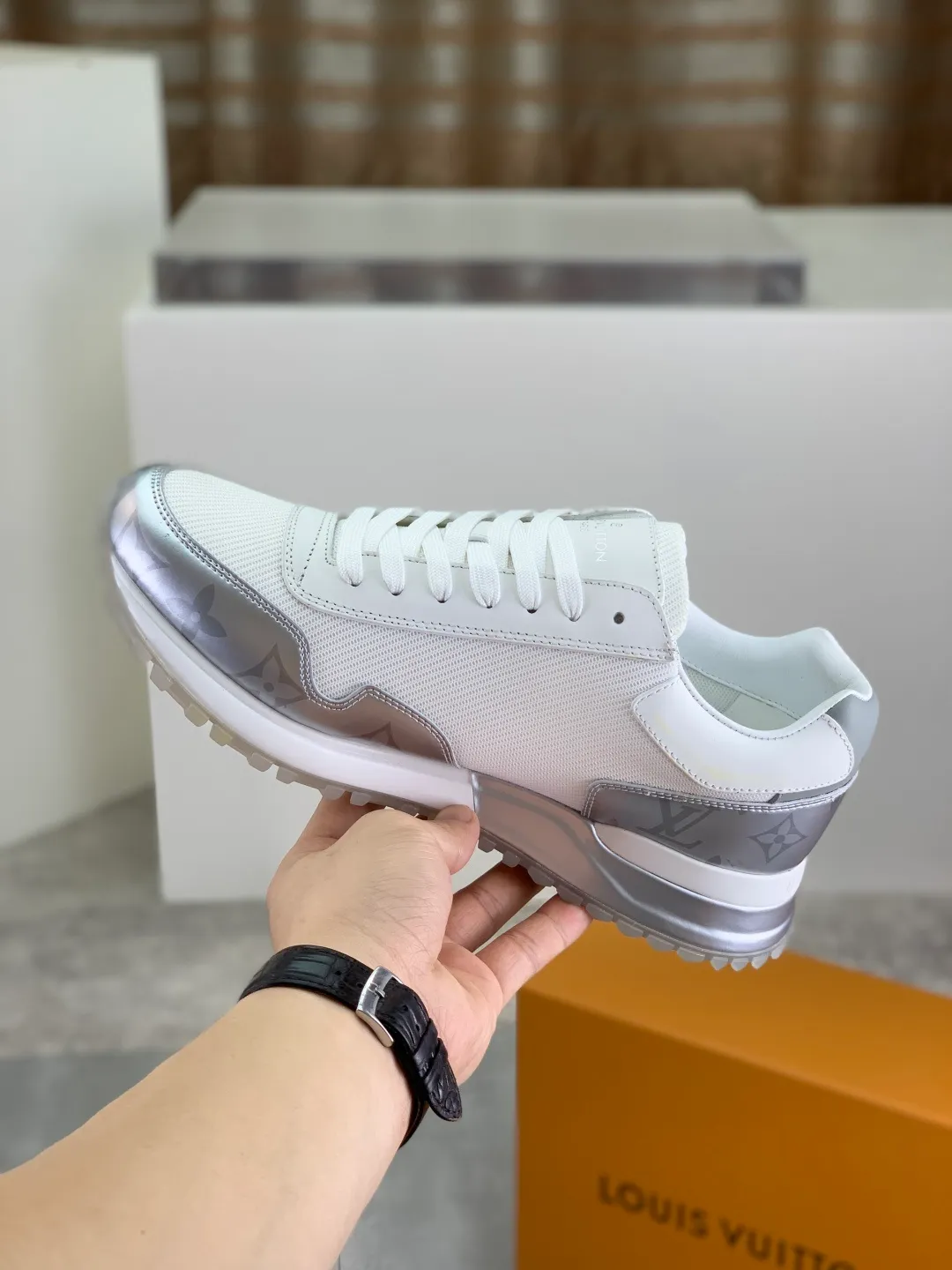 Men's men's shoes 💰P680 new style 💶[LOUIS VUITTON] (original order) new style 🍀LV Louis Vuitton * - top version of LV classic trendy shoes! Made of imported original cowhide and water-dyed cowhide lining. The latest original wear-resistant rubber combination outsole! High quality products! Multiple colors available, code number: 38-44 (45 46 customized)